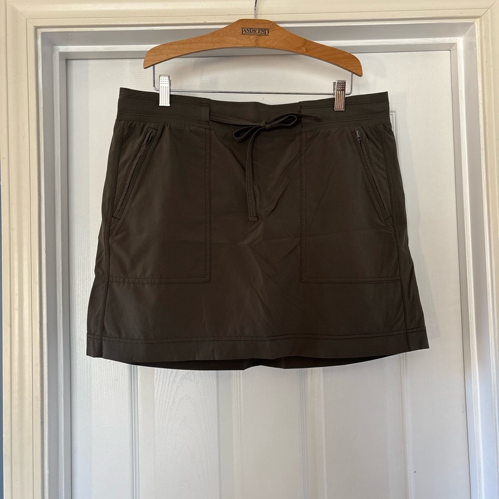 Athleta Chelsea Cargo Skort with Drawstring - Olive Green, 14